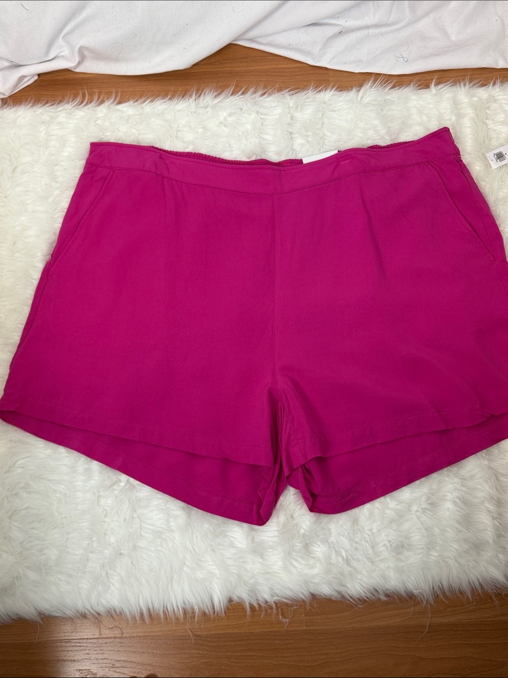 Women's Old Navy Plus Size Fuschia Pink Loose Fit Shorts Stretch Waist 3X NWT